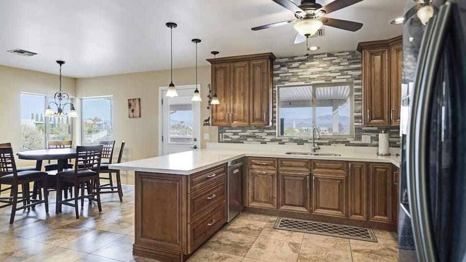 Studio (4 Bedrooms) | Private kitchen | Fridge, microwave, oven, stovetop