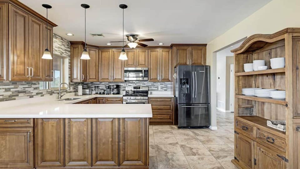 Studio (4 Bedrooms) | Private kitchen | Fridge, microwave, oven, stovetop