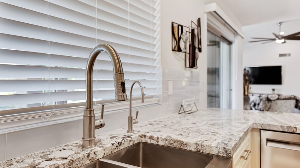 Studio (4 Bedrooms) | Private kitchen | Fridge, microwave, oven