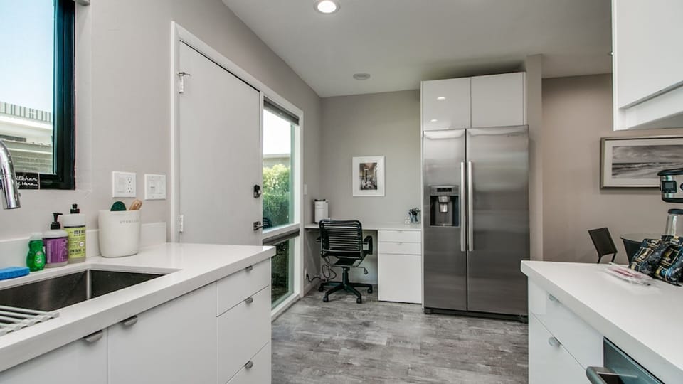 Studio (2 Bedrooms) | Private kitchen | Fridge, microwave, oven