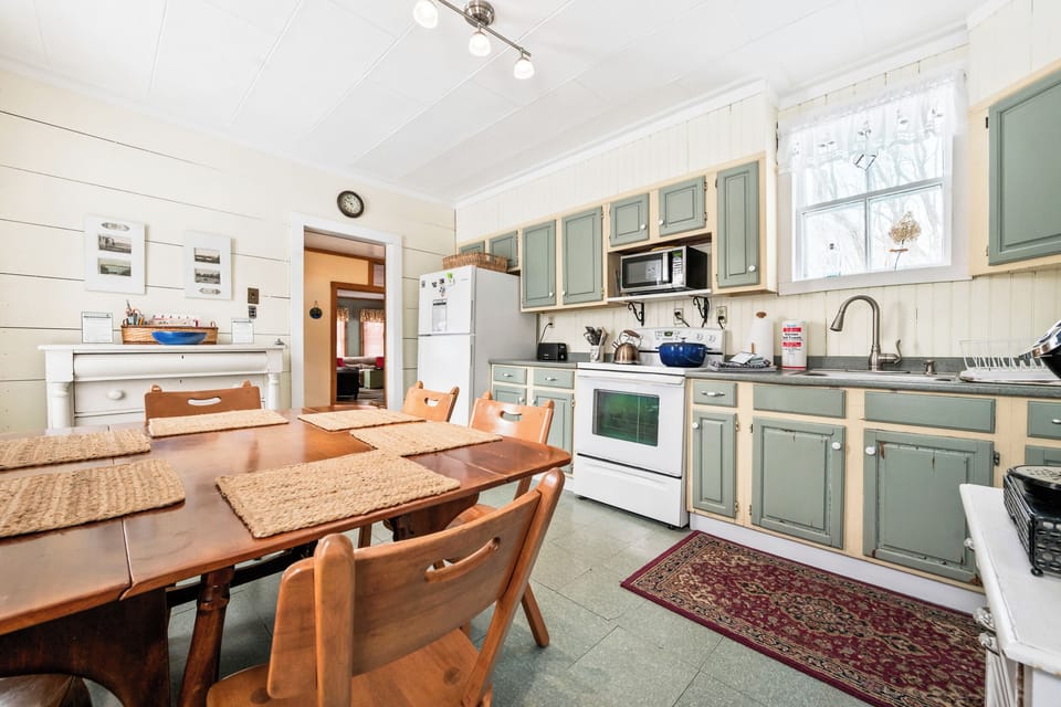 Fully applianced kitchen and dining area