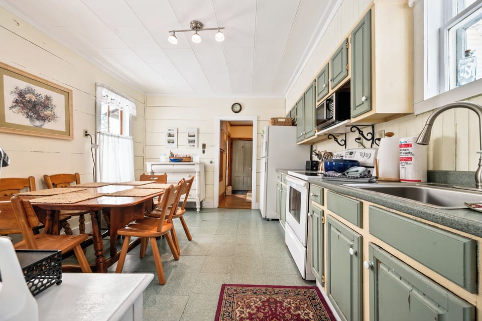 Fully applianced kitchen and dining area