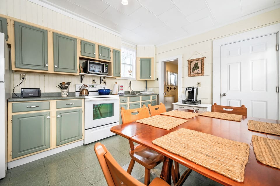 Dining table that seats 6