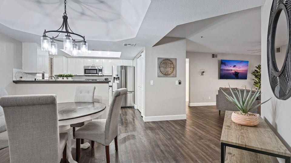 Condo (2 Bedrooms) | Living area