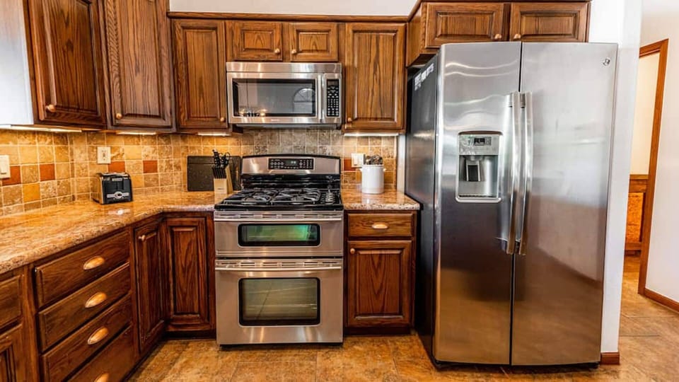 Studio (4 Bedrooms) | Private kitchen | Fridge, microwave, oven, blender