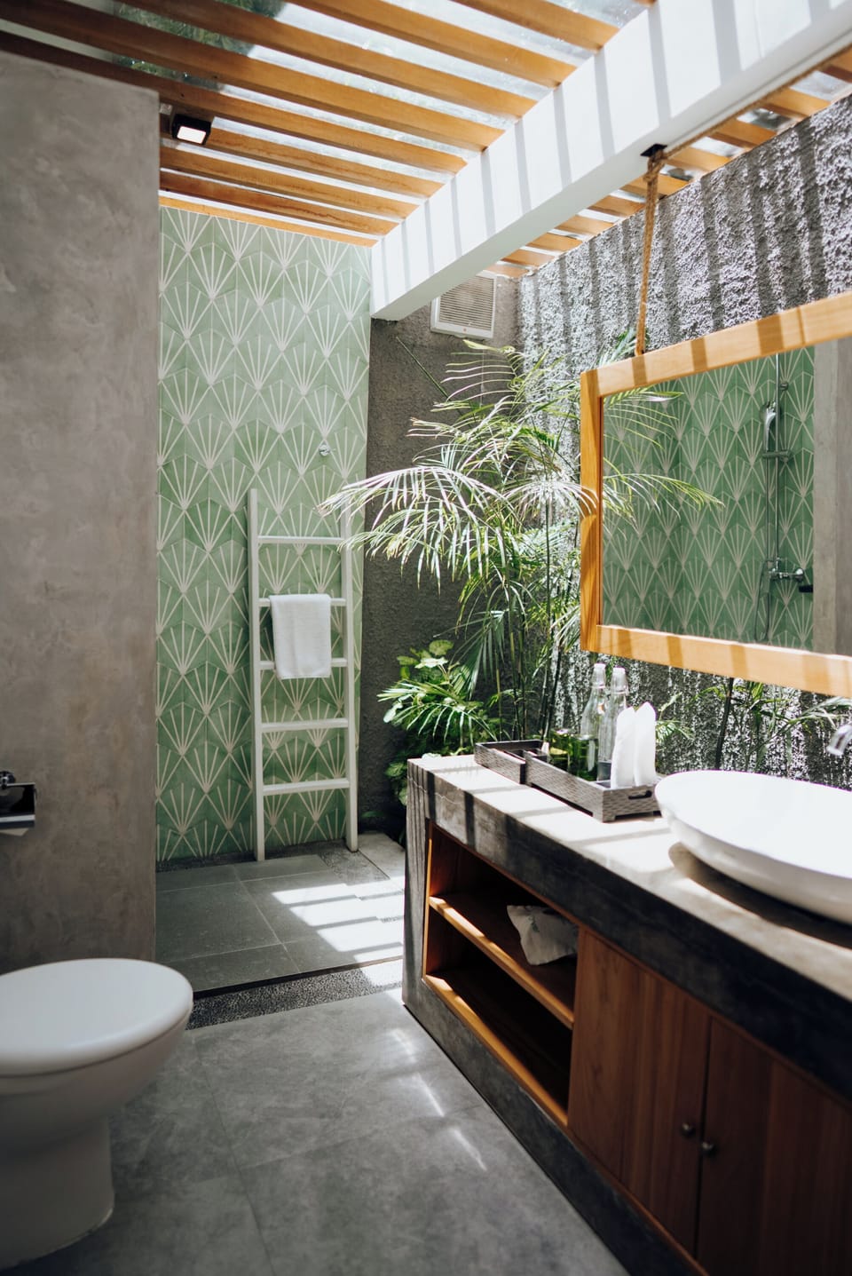 Mountain View Cottage | Bathroom | Shower, rainfall showerhead, eco-friendly toiletries, hair dryer