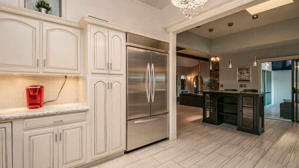 Studio (5 Bedrooms) | Private kitchen | Fridge, microwave, oven, blender