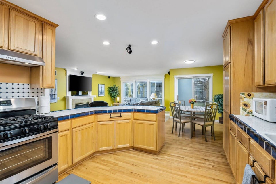 Cook delicious meals for breakfast, lunch, and dinner in this fully equipped kitchen. We suggest grabbing some ingredients from a local farm.