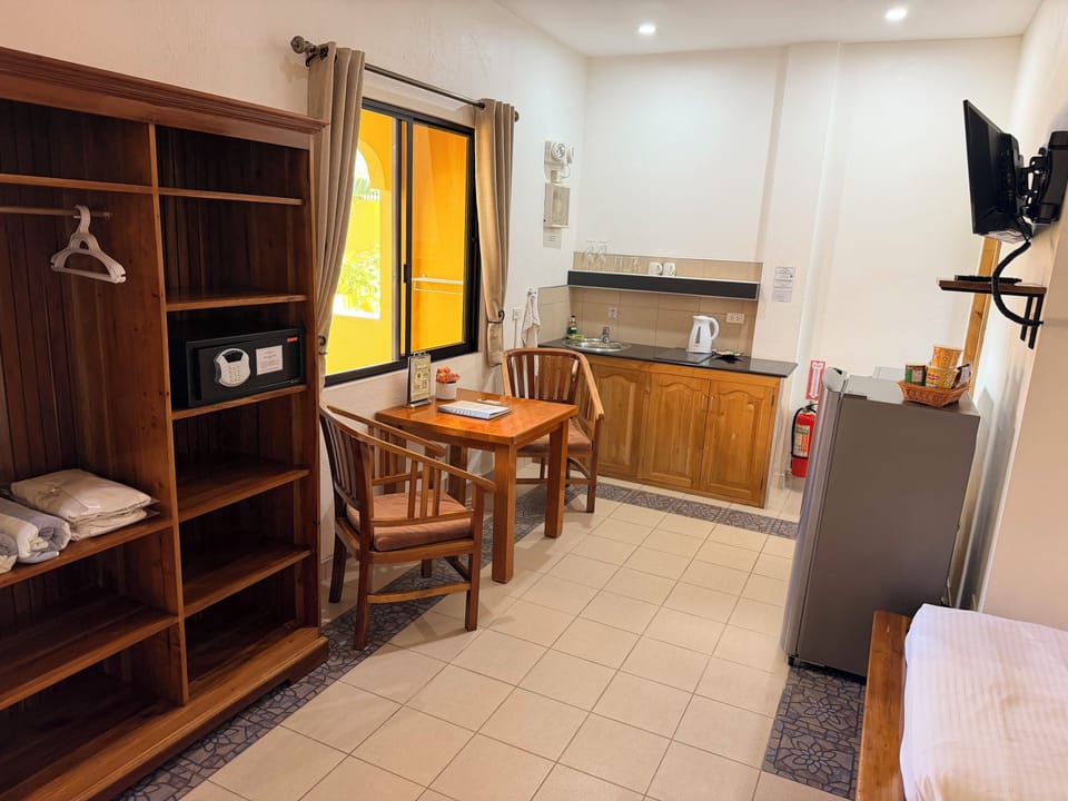 Standard Studio, 2 Twin Beds | Interior