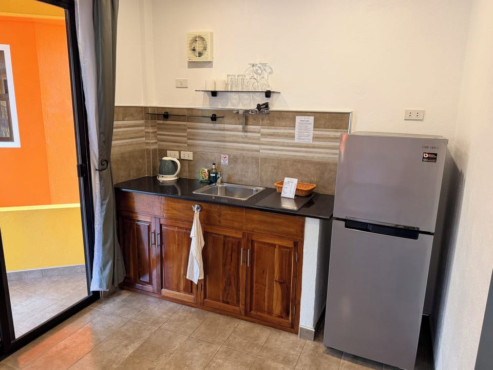 Panoramic Room | Private kitchen | Fridge, freezer