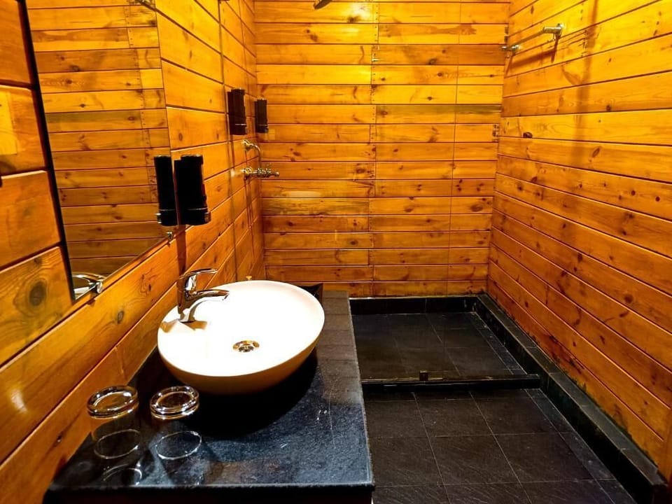 Superior Cottage | Bathroom