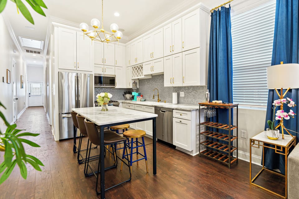 Eat-in Kitchen