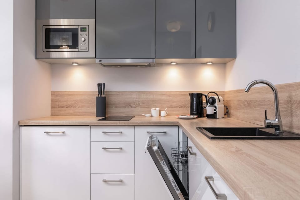 Kitchenette with plenty of kitchen utensils and dishes. 