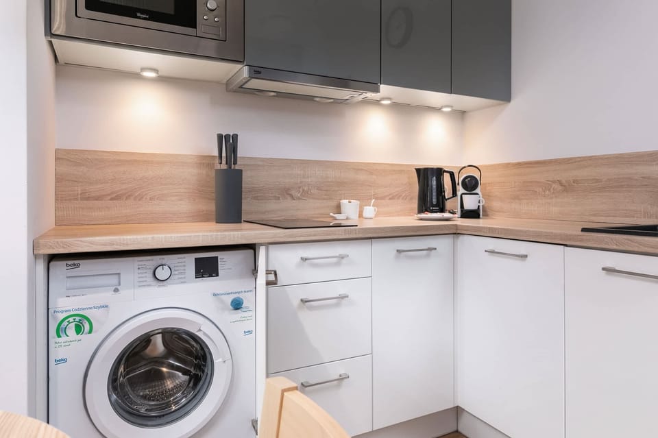 Fully equipped kitchenette. 