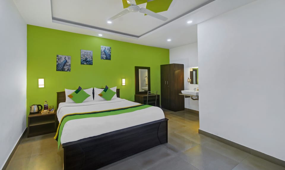 Standard Room | Iron/ironing board