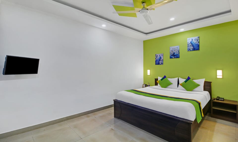 Standard Room | Iron/ironing board