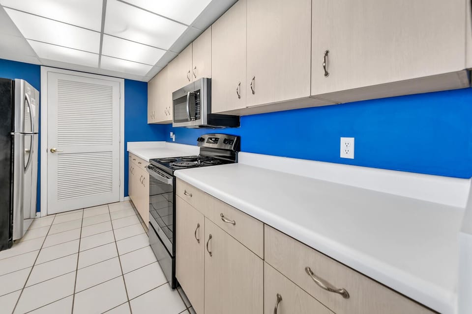 Full kitchen