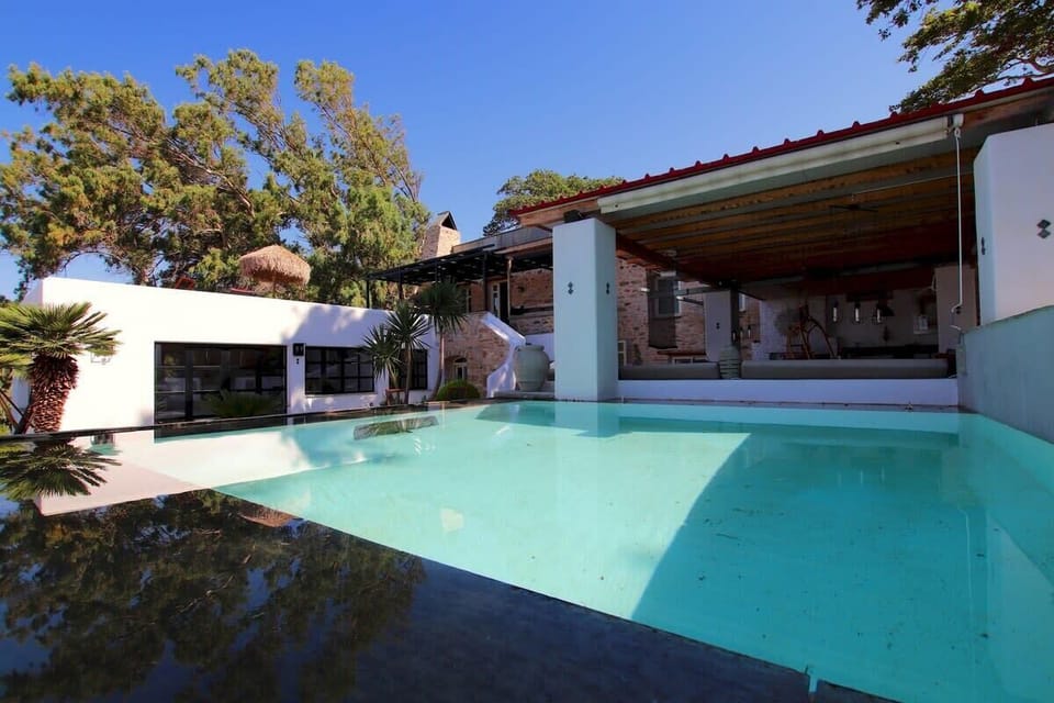 Fresh natural water basin