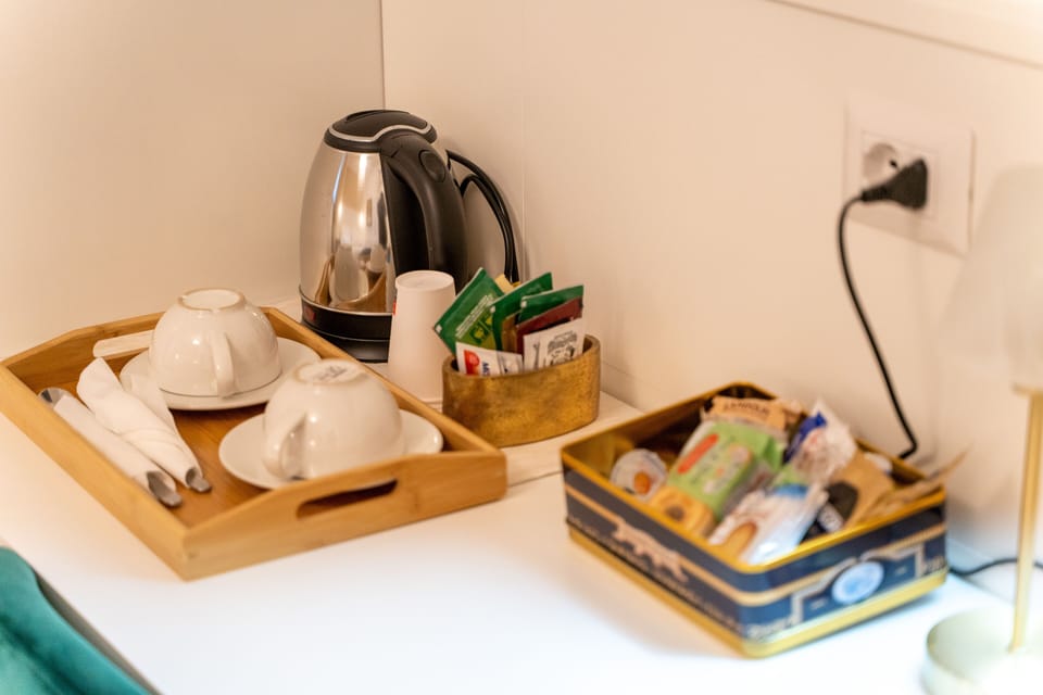 Standard Room | In-room dining