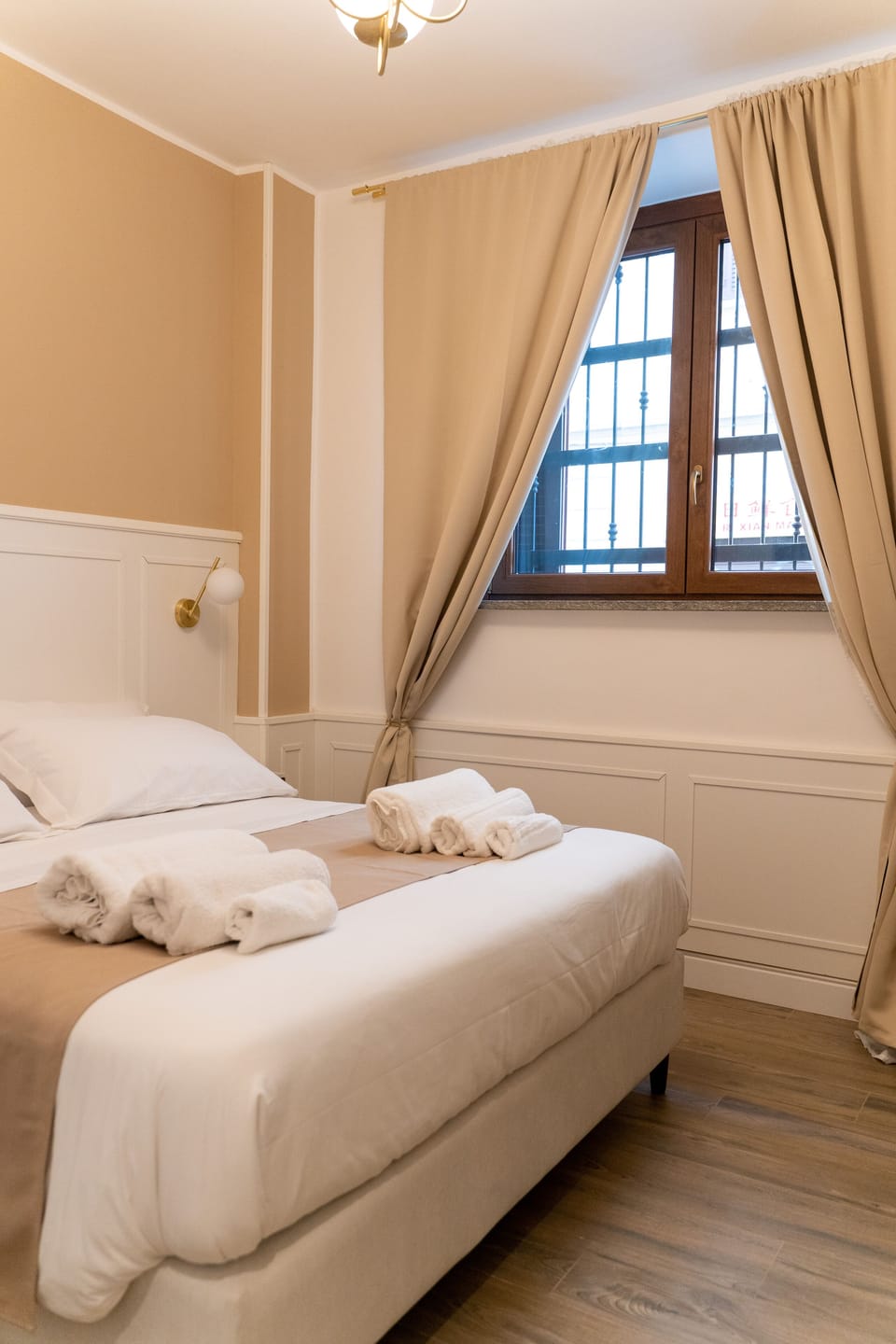 Standard Room | Down comforters, desk, soundproofing, free WiFi