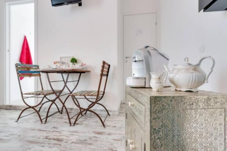 Double Room, Ensuite | In-room dining