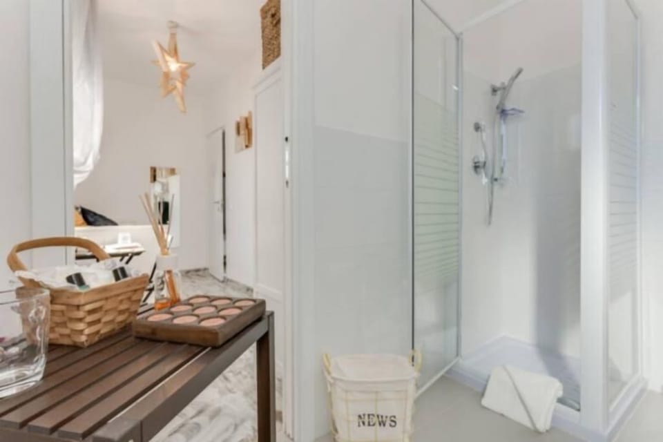 Single Room, Ensuite | Bathroom shower