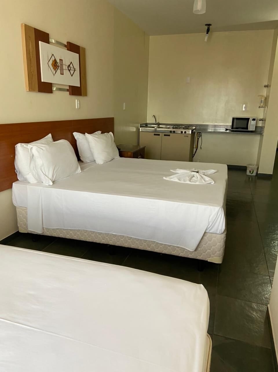 Quarto Casal + Solteiro | Free WiFi