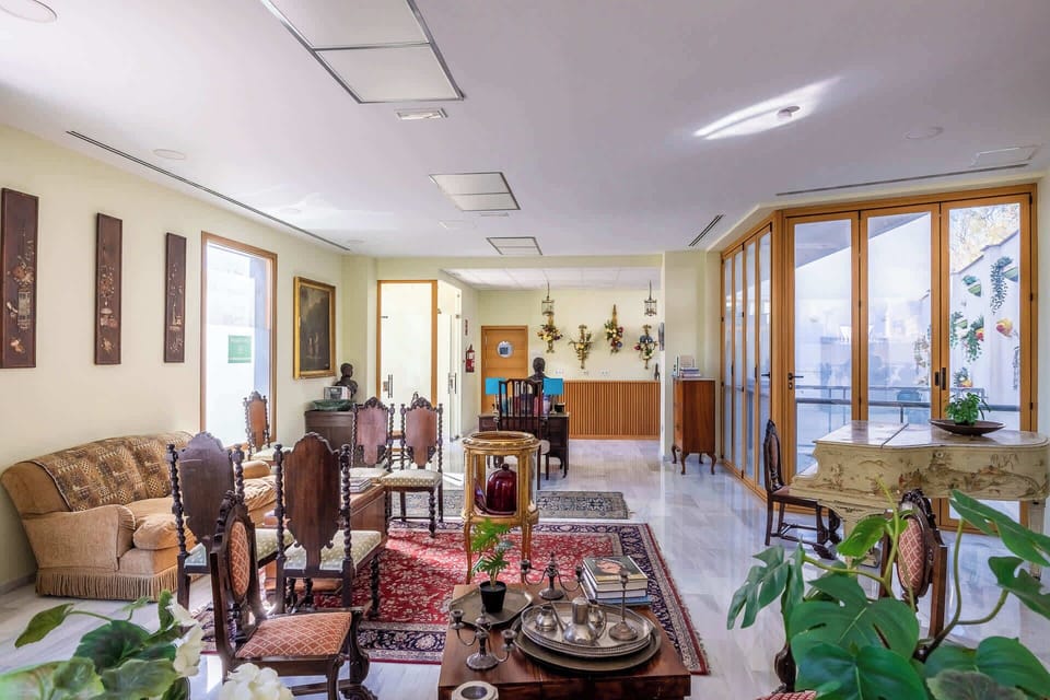 Lounge available when all 3 apartments are rented together or can be hired 
