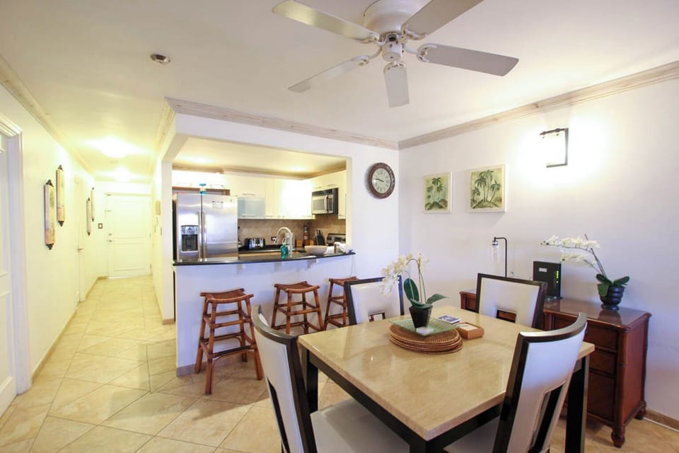 Dining and breakfast bar