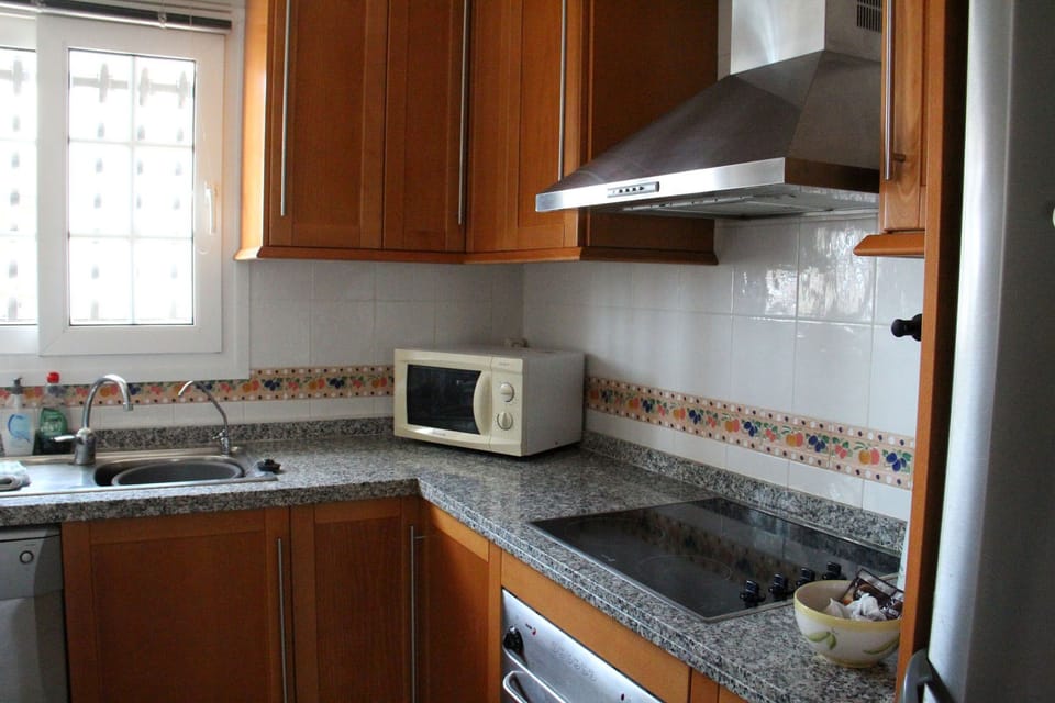 Fully fitted kitchen