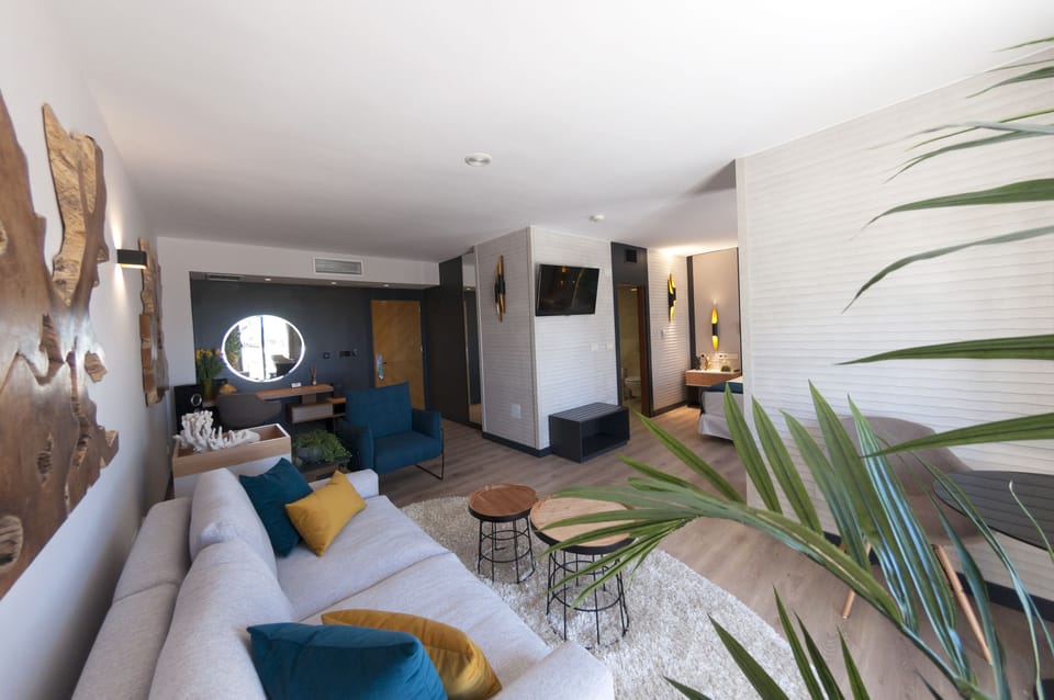 Premium Suite, Hot Tub, Garden View | Living area | 32-cm plasma TV with satellite channels, TV