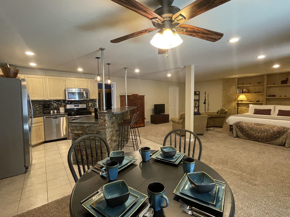 Apartment, 1 King Bed, Hot Tub, Garden View (579 Spindrift Ct Unit B) | Private kitchen | Fridge, microwave, oven, stovetop