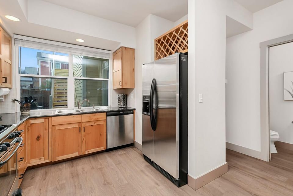 House, Multiple Beds, Patio, Garden View (827 Heschel St. (Unit C)) | Private kitchen | Fridge, microwave, oven, stovetop