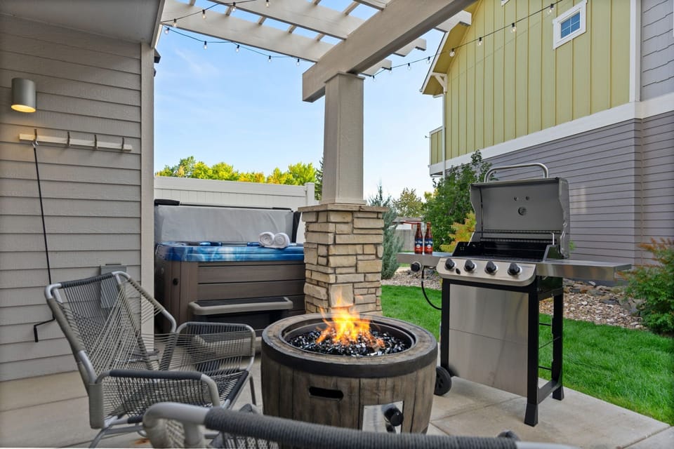 House, Multiple Beds, Hot Tub, Garden View (227 Urban Prairie St) | Property grounds