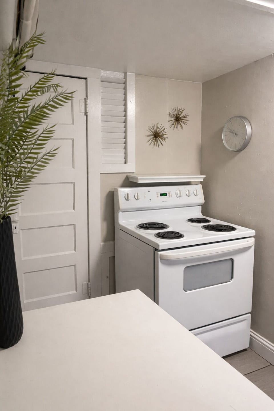 Apartment, Multiple Beds, Kitchen, Garden View (915 23rd St Lower) | Interior