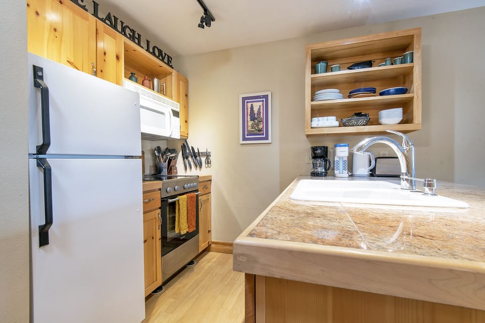 Fully equipped kitchen with Granite counters