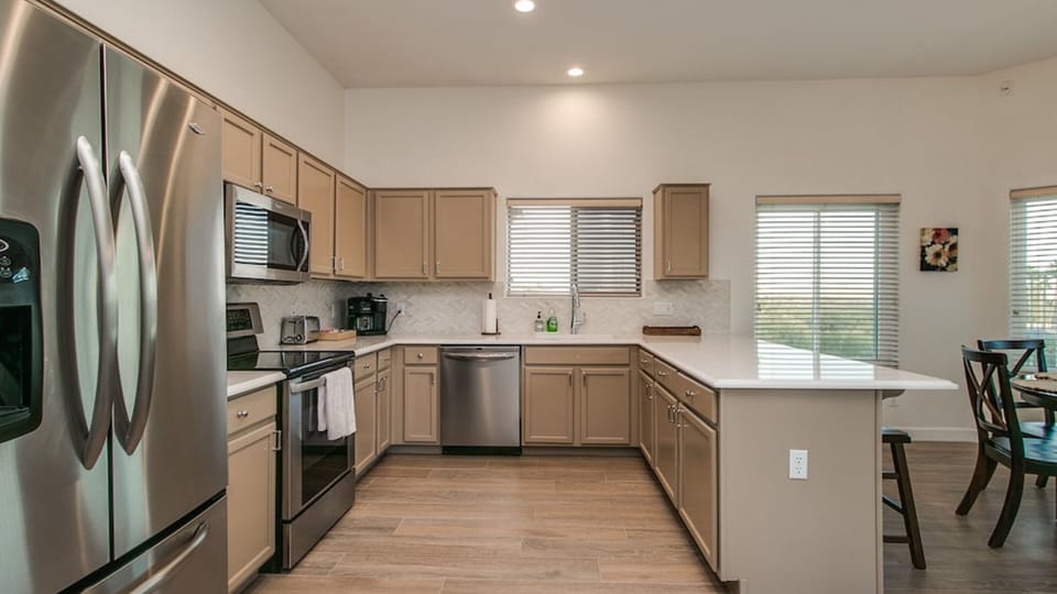 House (4 Bedrooms) | Private kitchen | Fridge, microwave, oven, blender