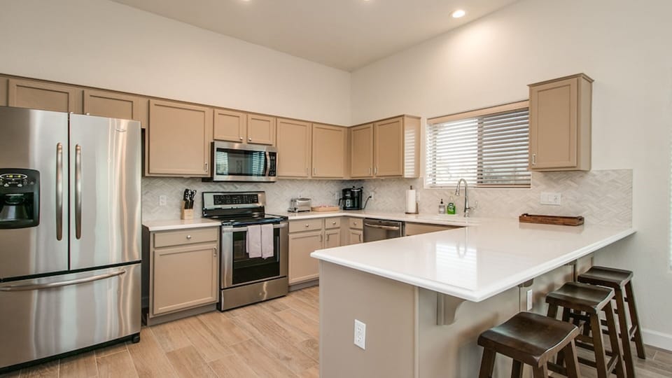 House (4 Bedrooms) | Private kitchen | Fridge, microwave, oven, blender