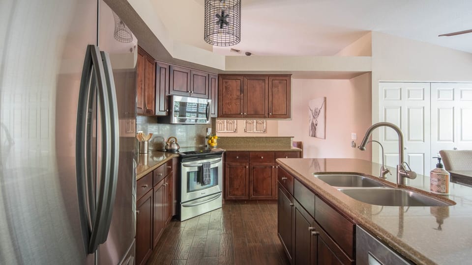 Studio (4 Bedrooms) | Private kitchen | Fridge, microwave, oven