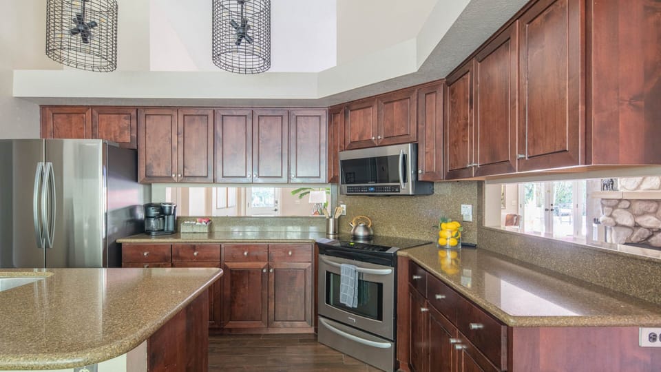 Studio (4 Bedrooms) | Private kitchen | Fridge, microwave, oven