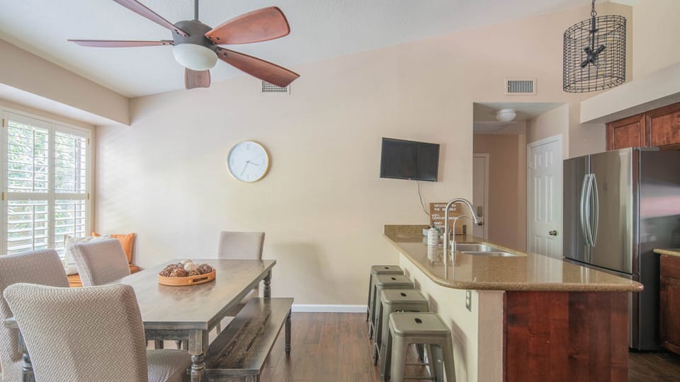 Studio (4 Bedrooms) | Private kitchen | Fridge, microwave, oven
