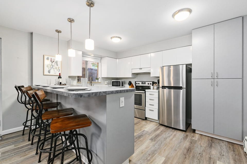Condo, 1 Queen Bed with Sofa bed, Patio, Garden View (220 Peterson St Unit 2) | Private kitchen | Fridge, microwave, oven, stovetop