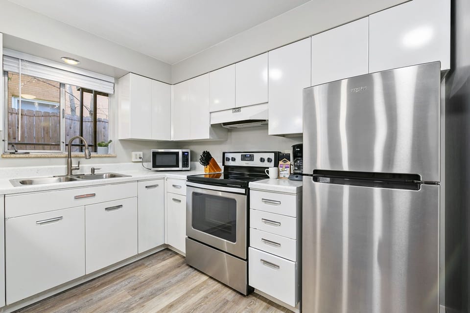 Condo, 1 Queen Bed with Sofa bed, Patio, Garden View (220 Peterson St Unit 2) | Private kitchen | Fridge, microwave, oven, stovetop