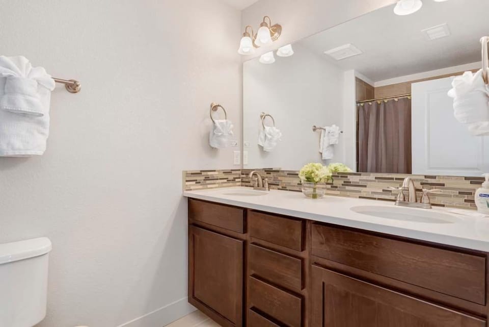 Modern Townhome Steps From the Brewery District! House in Fort Collins