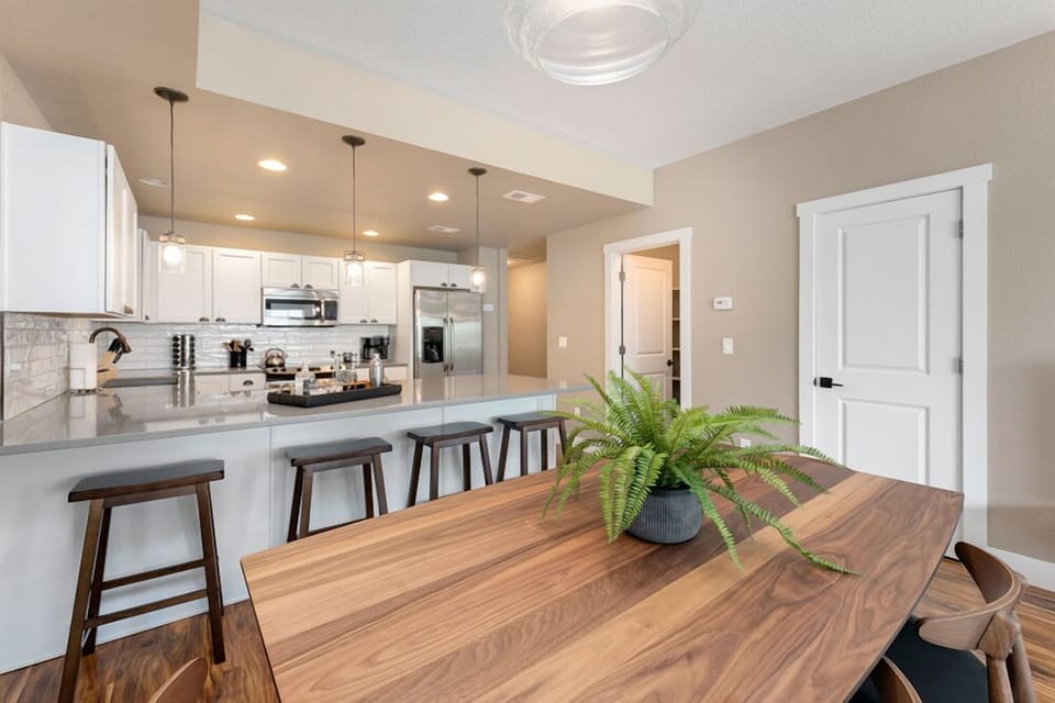 House, Multiple Beds, Kitchen, Garden View (874 Baum St. (Unit C)) | Private kitchen | Fridge, microwave, oven, stovetop