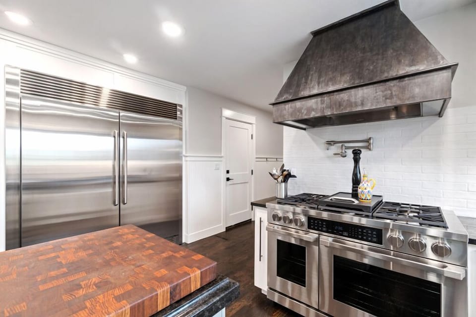 House, Multiple Beds, Patio, Mountain View (4201 Picadilly Dr) | Private kitchen | Fridge, microwave, oven, stovetop