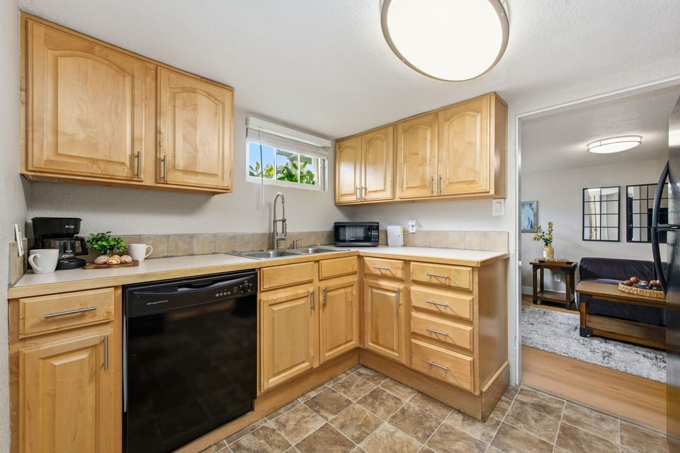 Apartment, Multiple Beds, Kitchen, Garden View (1944 7th Ave. - Lower) | Private kitchen | Fridge, microwave, oven, stovetop