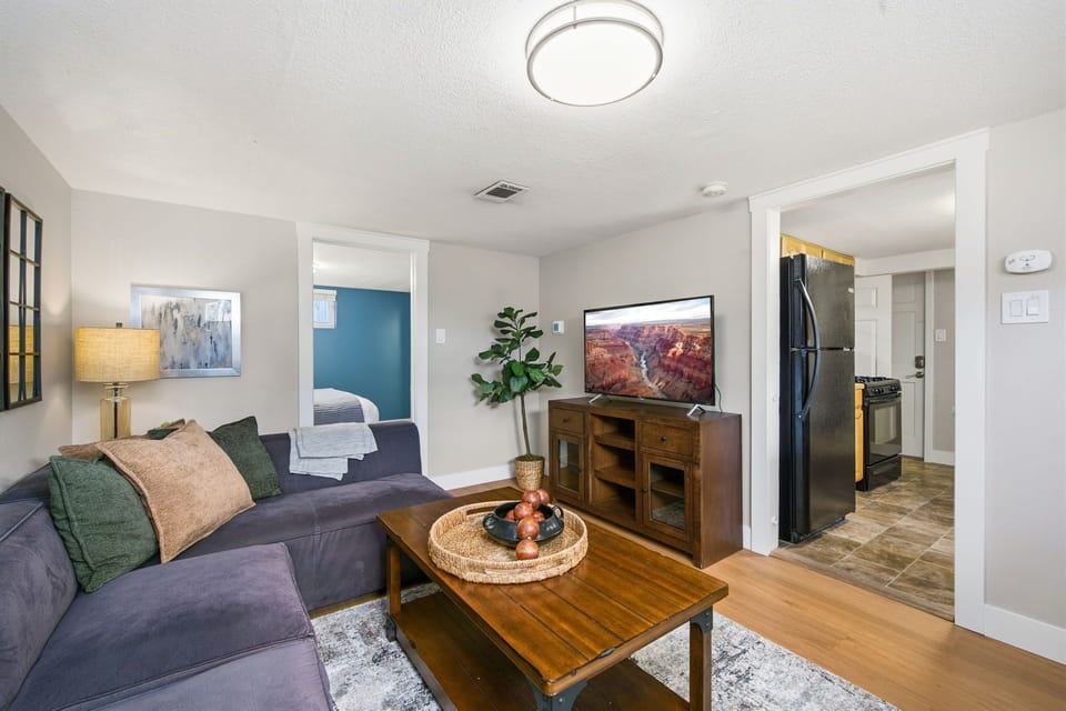 Apartment, Multiple Beds, Kitchen, Garden View (1944 7th Ave. - Lower) | Living area | 40-inch TV with digital channels