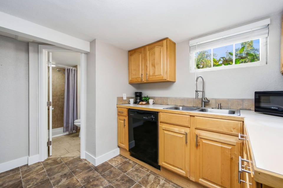 Apartment, Multiple Beds, Kitchen, Garden View (1944 7th Ave. - Lower) | Private kitchen | Fridge, microwave, oven, stovetop