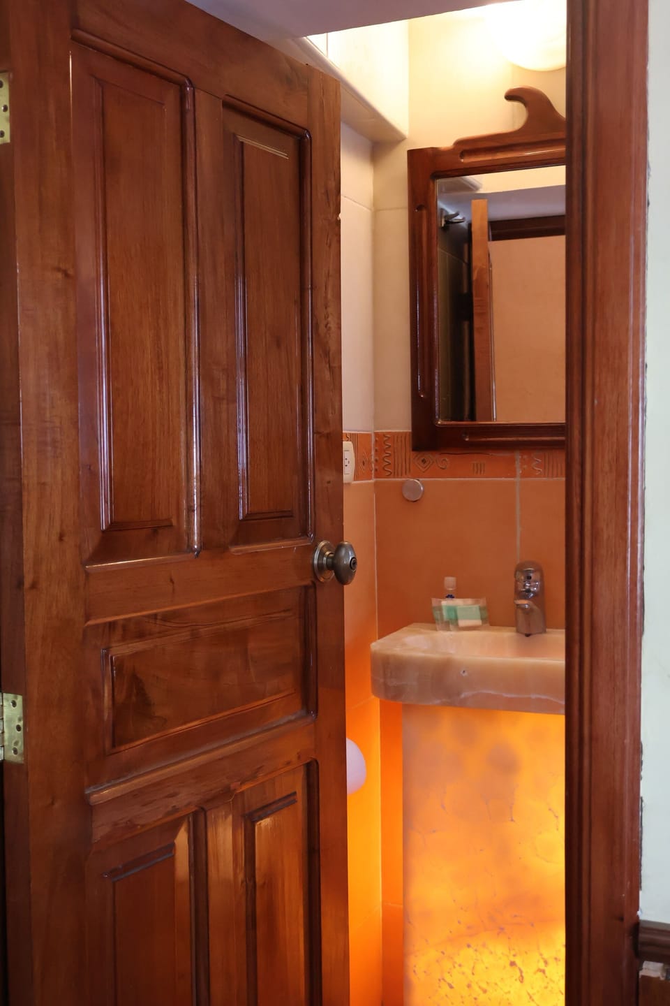 Double Room | Bathroom | Shower, free toiletries, hair dryer, towels